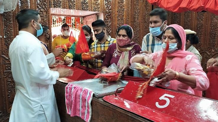 Nahan: 2500 devotees visited Mata Balasundari on Monday