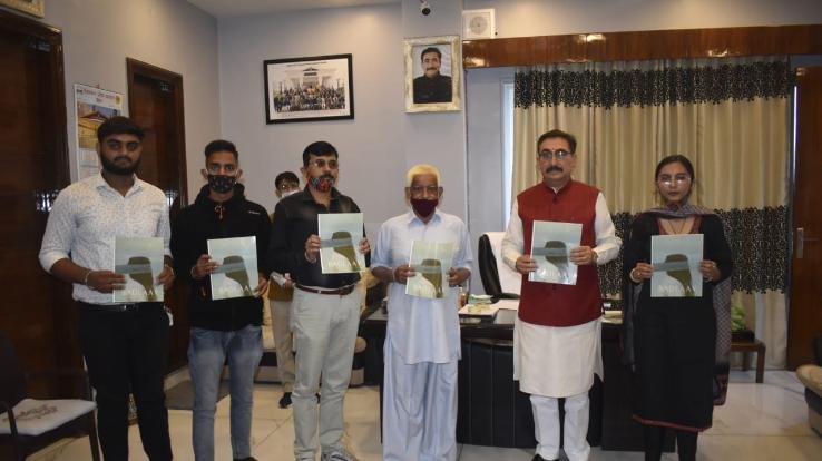 Dehra: Vipin Singh Parmar inaugurates the book of author Anandita Verma