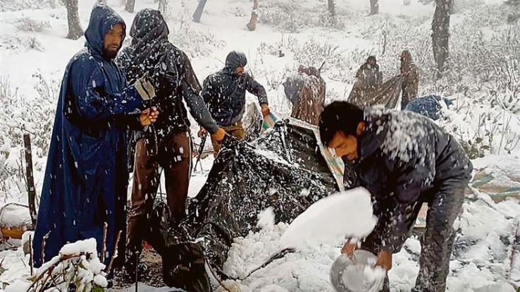 Landslide kills 3 in J&K, Jammu-Srinagar highway closed after snowfall