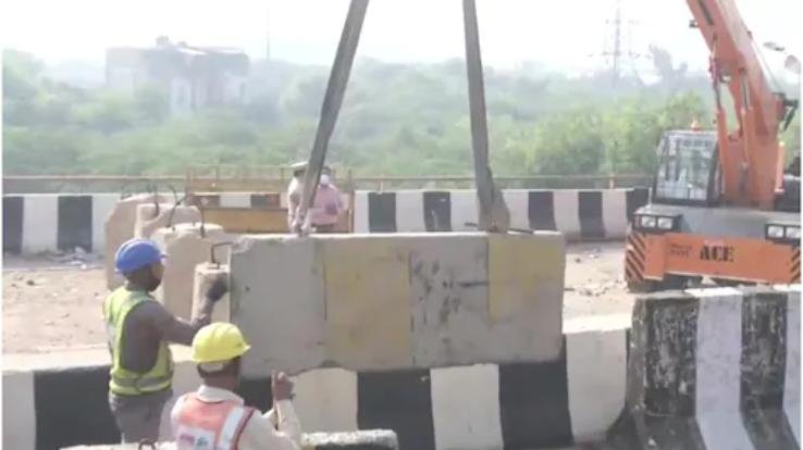 Police removed barricading from Delhi's Ghazipur and Tikri border