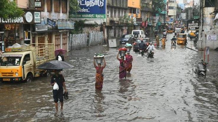 Heavy rains in Chennai submerged the city, schools and colleges also closed