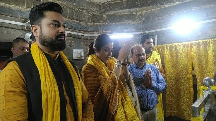 Dehra: Actress Shilpa Shetty along with family in Baglamukhi temple Navaya Sheesh