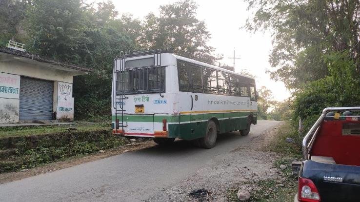 देहरा-गुलेर एचआरटीसी बस रुट शुरू करने पर जनता ने परिवाहन मंत्री बिक्रम ठाकुर का किया धन्यवाद