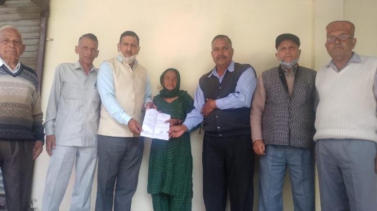 ज्वालामुखी : बेसहारा पूर्व सैनिक की विधवा को सेना ने दी एक लाख की आर्थिक सहायता