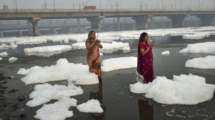 Pollution heavy on faith and belief, devotees take a dip in polluted Yamuna on Chhath Puja