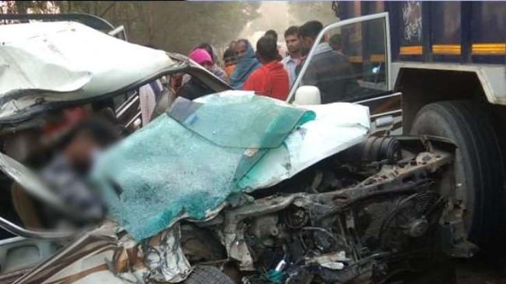 Bihar: Sumo car collided with truck laden with LPG cylinder, driver along with family dies