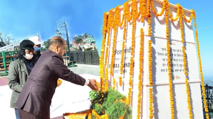 Shimla: CM paid floral tribute on the birth anniversary of former and late Prime Minister Indira Gandhi