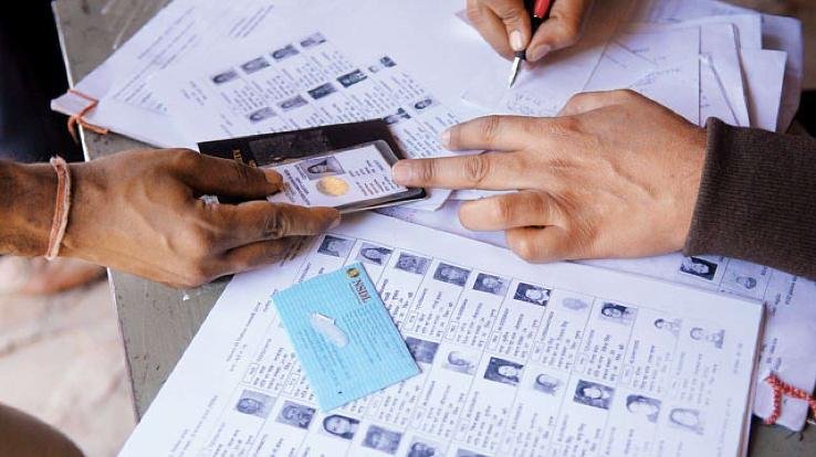 Hamirpur: Eligible people to register their names in voter lists: DC