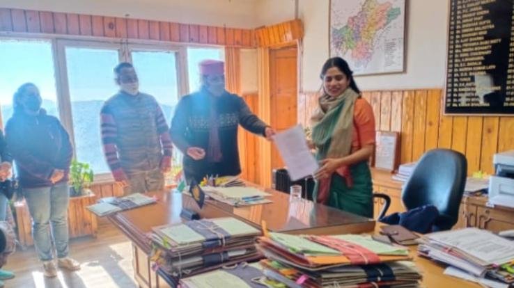 Shimla: Student parent forum met with ADC for the demand to get the examinations done online