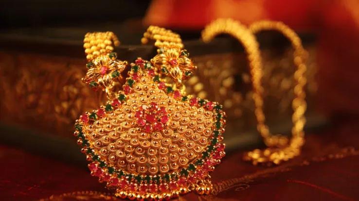 Gold prices stable, silver declined, know today's price