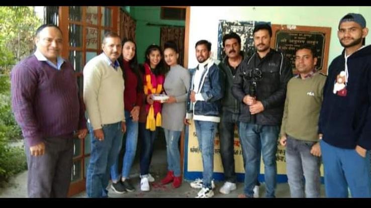 Shooting-of-the-film-The-struggle-of-the-daughter-shot-in-the-corridors-of-heritage-village-Paragpur