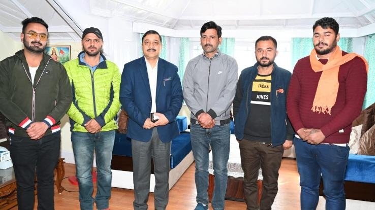 Shimla: Delegation of Gram Panchayat Satlai met the State President
