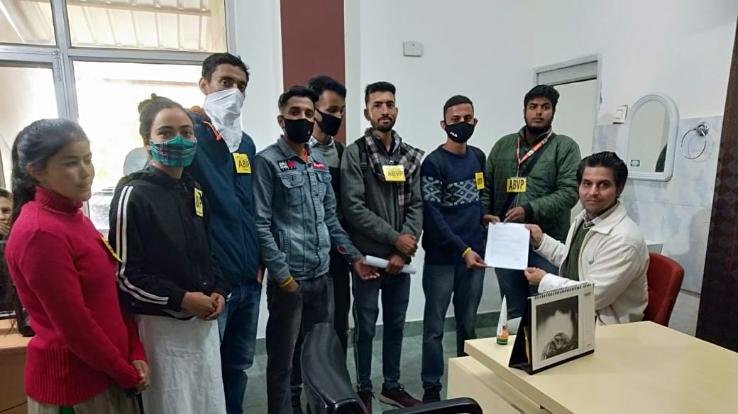 Dehra: ABVP submitted a memorandum to the Deputy Director for basic facilities