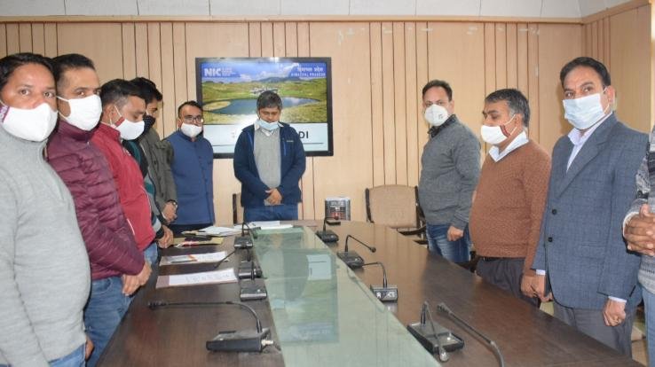 Mandi- DC administered oath to the officers and employees on Constitution Day, keeping the preamble of the Constitution of India paramount.