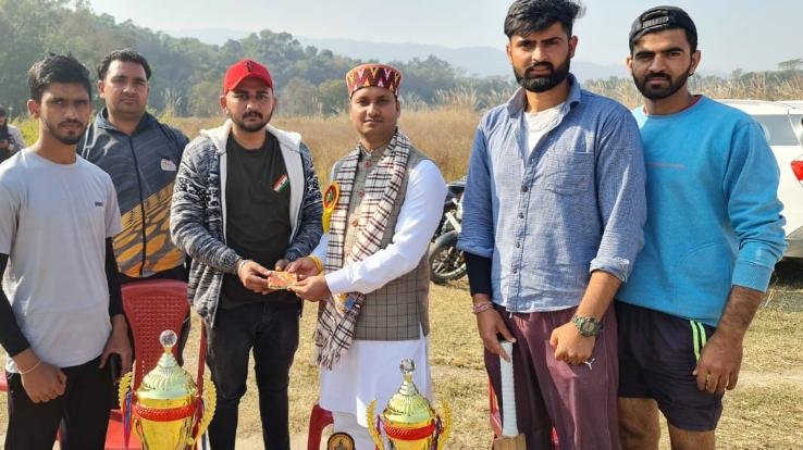 Nadaun: Cricket tournament organized in Dheneta