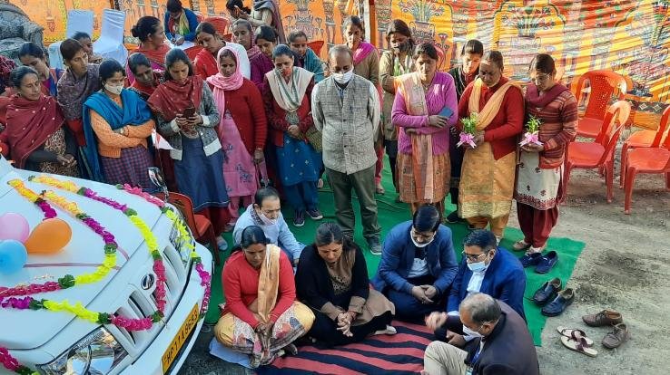 Dadlaghat: Amritdhara Milk Production Cooperative Society launched its new vehicle