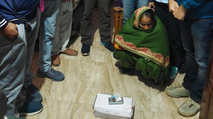 Indora: Woman arrested with 9.26 grams of chitta in Dhamota village