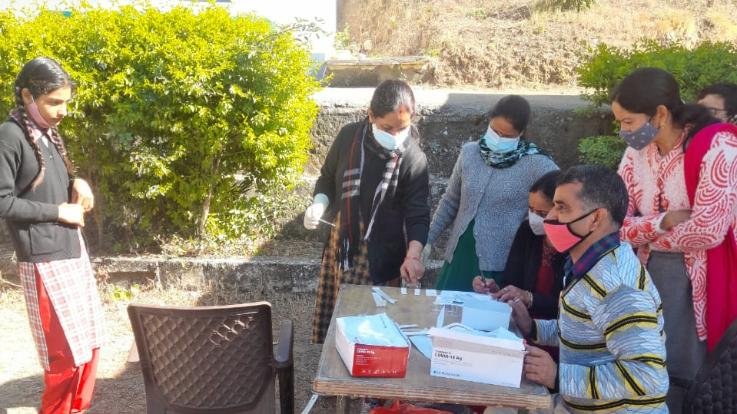 कुनिहार:-  सिहांवाँ स्कूल की महिला कर्मचारी हुई कोरोना संक्रमित,स्कूल में मचा हड़कपं 