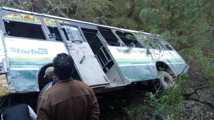 HRTC bus going from Rohru to Reckongpeo crashed, 22 people were on board