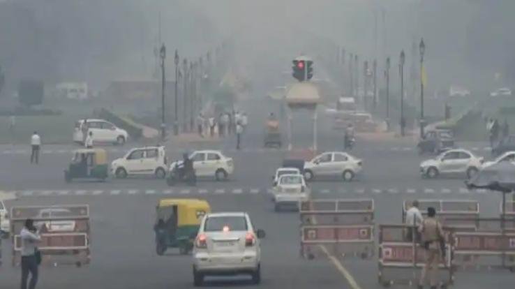 Delhi continues to be hit by pollution, air quality still 'very poor'