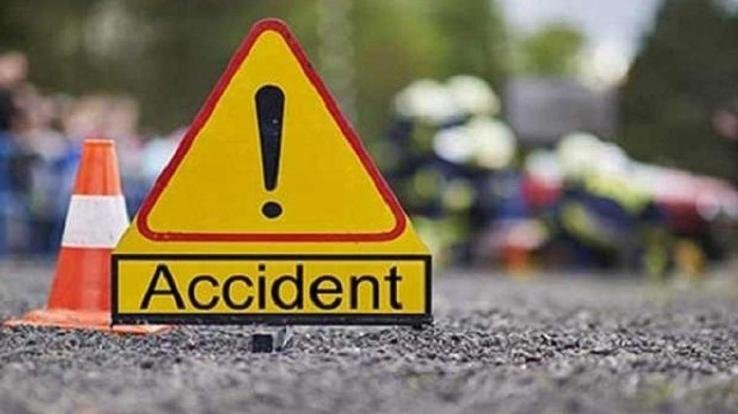 Shimla: Heavy collision between truck and bike, two killed