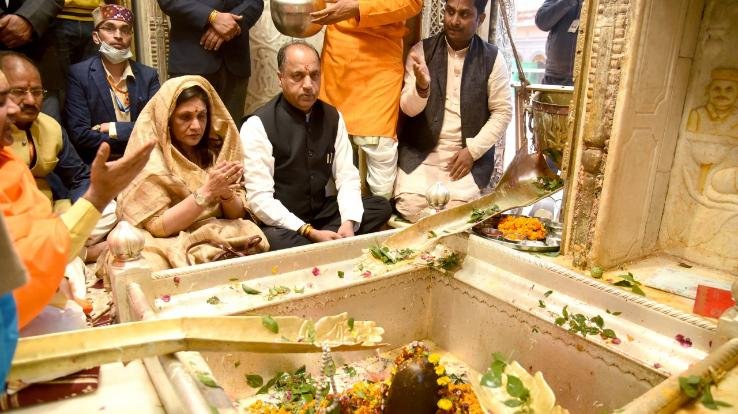 Shimla: The Chief Minister got a new head at the Kashi Vishwanath temple