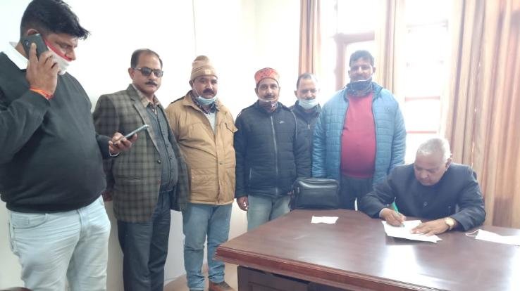 Jwalamukhi: Delegation of PTF Executive of Education Block Khundian met MLA Ramesh Dhawala