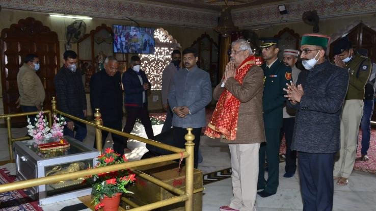 Shimla: The governor got a new head at the Mata Jwalamukhi temple.