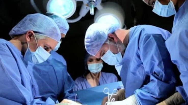 A unique case came to the fore in Hyderabad, the doctor removed 156 kidney stones from the patient's body.