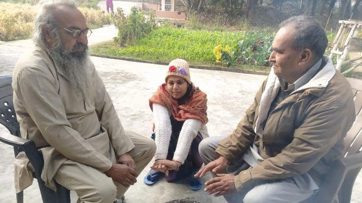 Dehra: The severe cold increased the difficulties, residents of Nehran Pukhar were chilly in the morning and evening