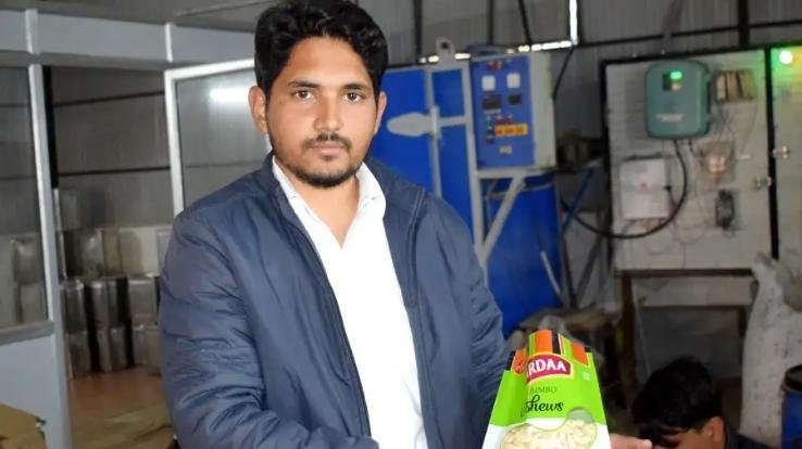 Engineer Ashish is earning lakhs from cashew in the month