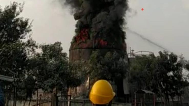 Indore: Loss of lakhs due to fire in factory in Damtal