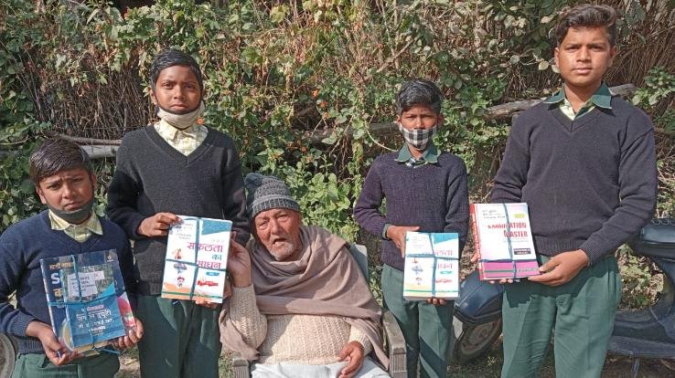 Kangra: Social worker Mukesh Thakur presented books and copies to children to study