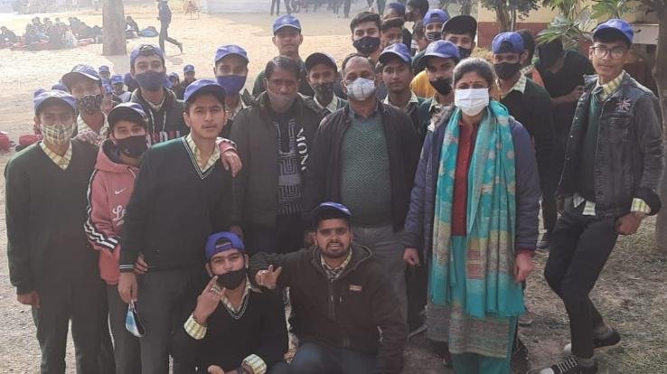 Jwalamukhi: Volunteers cleaned NSS Vatika and school ground