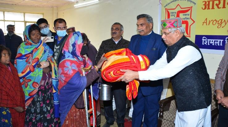 Shimla: Governor offers prayers at Lakshmi Narayan Temple, Kusumpti