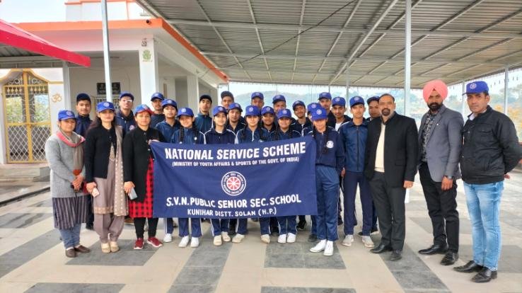 Kunihar: Students of SVN Public Senior Secondary School cleaned the temple
