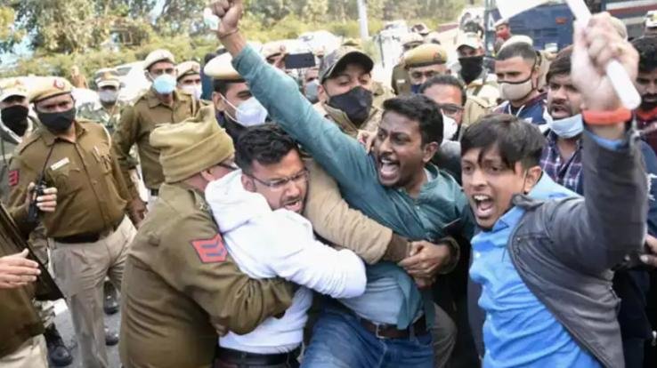 Delay in NEET-PG counseling: Ruckus on the streets of Delhi, doctor-police clash