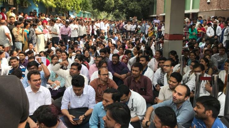 Delhi AIIMS Resident Doctors Association decides to call off their strike