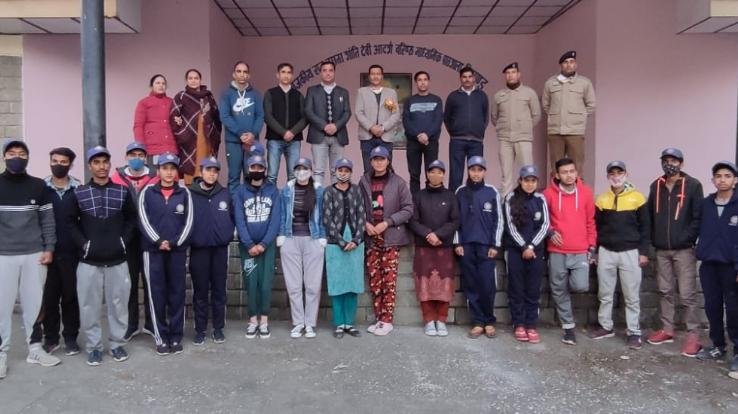 रामपुर: बच्चों को कानून व्यवस्था व करियर से संबंधित जानकारी दी