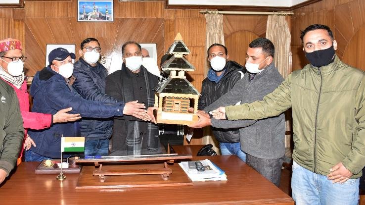 शिमला : सर्व अनुबंध कर्मचारी महासंघ के प्रतिनिधिमंडल ने मुख्यमंत्री से की भेंट