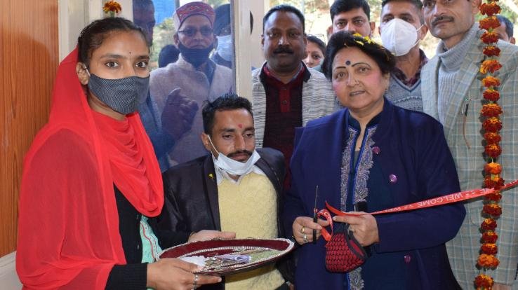 Sarveen Choudhary inaugurates Health and Wellness Center at Kyari