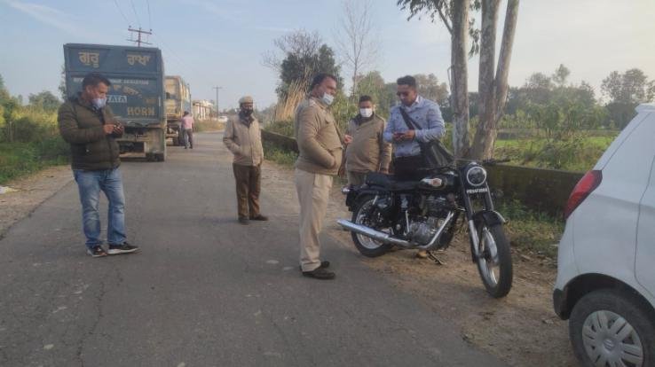 इंदौरा : ठाकुरद्वारा पुलिस ने बिना मास्क घूमने वालों के खिलाफ कसा शिकंजा, 50 लोगों के काटे चालान