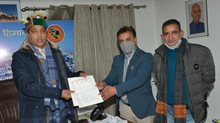 शिमला :हिमाचल प्रदेश शिक्षक महासंघ ने मुख्यमंत्री और मुख्यसचिव को सौंपी तुलनात्मक रिपोर्ट