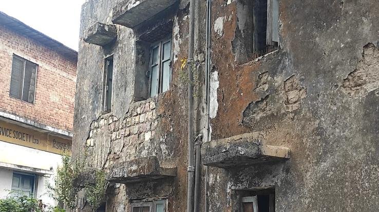 The condition of the quarters of Dada Siba Civil Hospital is dilapidated
