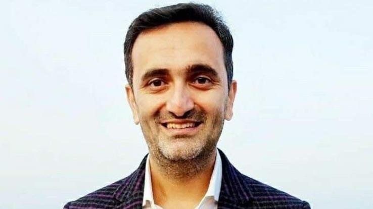 Youth leader Chetan Singh Bragta reached Dashana village to mourn the death of the electrician