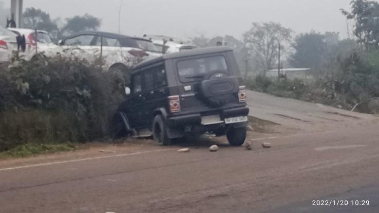 रक्कड़: कौलापुर में सडक पर तेज रफ्तार बोलेरो गाडी ने गलत साईड जाकर दस वर्षीय लडके को मारी टक्कर