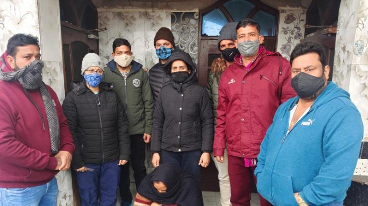 इंदौरा : छन्नी में महिला से 4.63 ग्राम चिट्ठा व 6820 रुपये बरामद