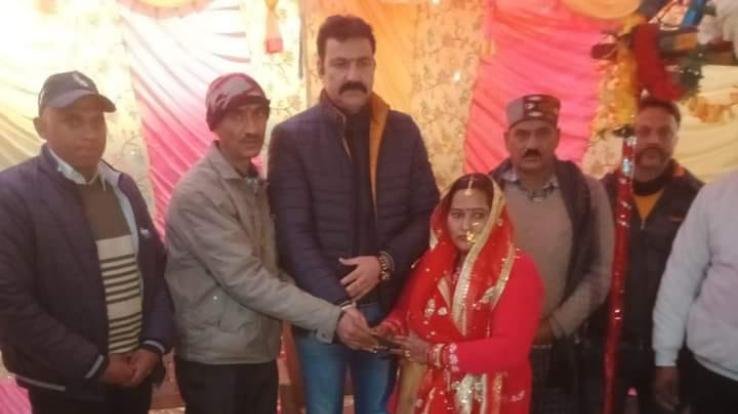 जयसिंहपुर: कांग्रेस नेता एवं जिला परिषद संजय राणा ने निर्धन परिवार की बेटी की शादी के लिए की आर्थिक मदद