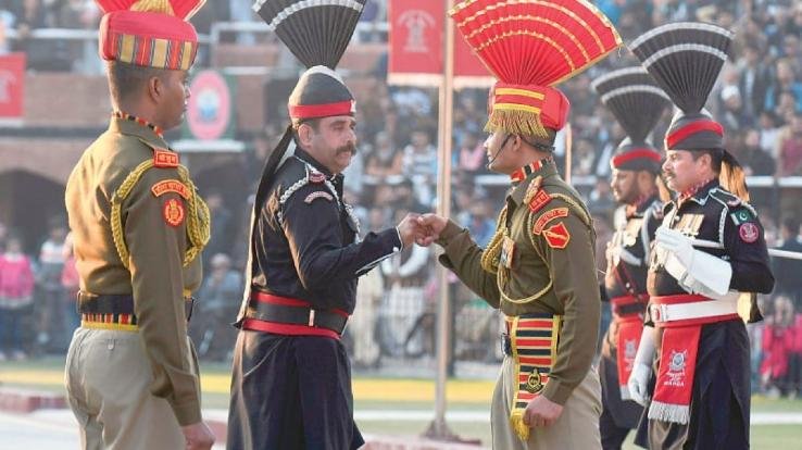 Republic Day celebration at Wagah border, BSF-Pak Rangers officers distributed sweets to each other