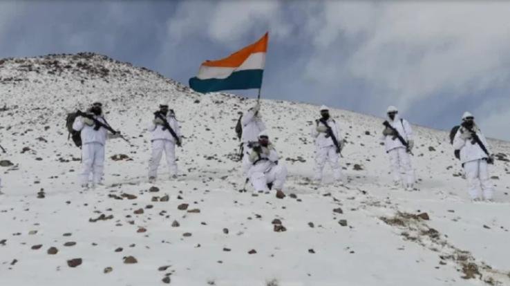 ITBP jawans hoisted the tricolor at a height of 15 thousand feet